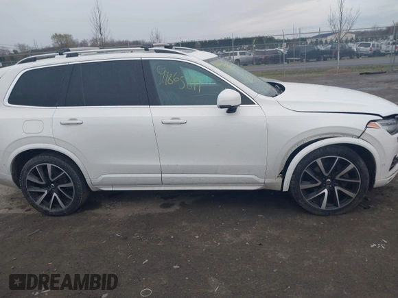 2018 Volvo XC90 Momentum with VIN YV4A22PK4J1321548, listed as a IAAI auction lot 41865899 with 122,568 mi miles. Bid and sale history available at carsss.com. Image 13.