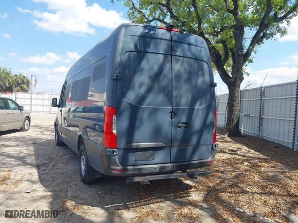 2019 Mercedes-Benz Sprinter Cargo Van with VIN WD4PF1CD6KP128194, listed as a IAAI auction lot 41799320 with 111,189 mi miles. Bid and sale history available at carsss.com. Image 3.