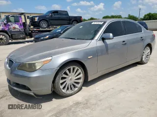 2004 BMW 5 Series 530i z VIN WBANA73524B812815, wystawiony jako Copart lot #62161075 z przebiegiem 131 286 mil mil oraz Czysty tytuł • Clean title. Historia ofert i sprzedaży dostępna na DreamBid. Obrazek 1.