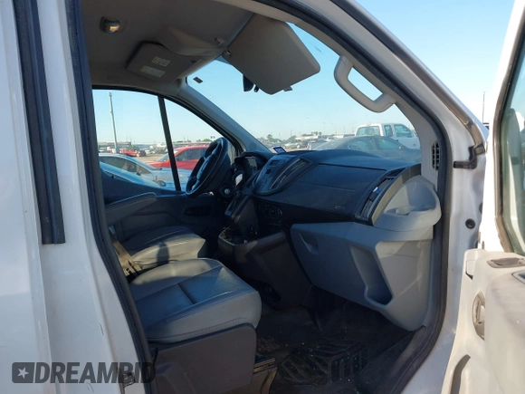 2016 Ford Transit Cargo z VIN 1FTYE1YM2GKB48893, wystawiony jako IAAI lot #41915007 z przebiegiem 234 934 mil mil oraz . Historia ofert i sprzedaży dostępna na DreamBid. Obrazek 5.
