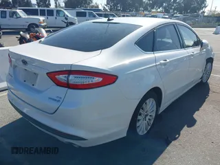 2016 Ford Fusion SE Hybrid with VIN 3FA6P0LU1GR385184, listed as a IAAI auction lot 39230513 with 106,311 mi miles. Bid and sale history available at carsss.com. Image 4.