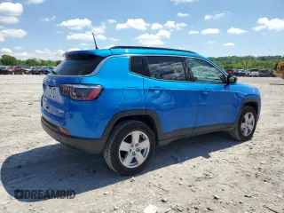 2022 Jeep Compass Latitude z VIN 3C4NJDBB7NT127413, wystawiony jako Copart lot #55268415 z przebiegiem 34 966 mil mil oraz Szkoda całkowita • Salvage title. Historia ofert i sprzedaży dostępna na DreamBid. Obrazek 3.
