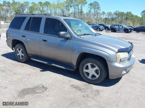 2006 Chevrolet TrailBlazer LS with VIN 1GNDS13S862117862, listed as a IAAI auction lot 41805664 with 305,879 mi miles. Bid and sale history available at carsss.com. Image 1.