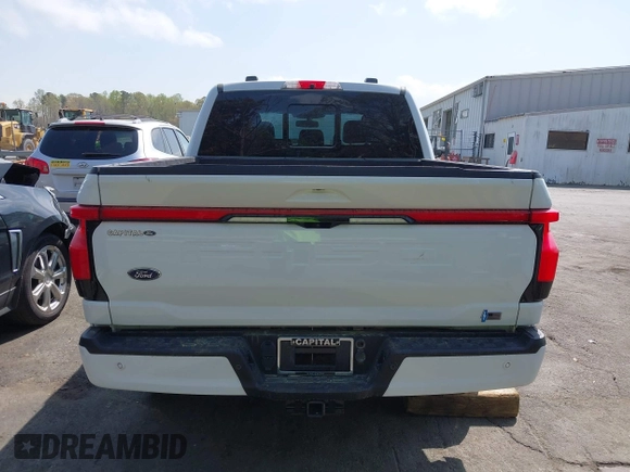 2023 Ford F-150 Lightning Pro z VIN 1FTVW1EV1PWG17610, wystawiony jako IAAI lot #41929636 z przebiegiem 44 428 mil mil oraz . Historia ofert i sprzedaży dostępna na DreamBid. Obrazek 17.