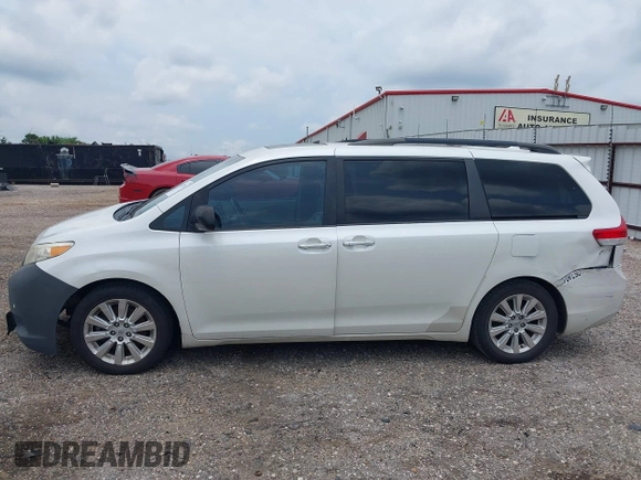 2012 Toyota Sienna XLE AAS z VIN 5TDYK3DC3CS186962, wystawiony jako IAAI lot #42325047 z przebiegiem Nie podano mil oraz . Historia ofert i sprzedaży dostępna na DreamBid. Obrazek 14.