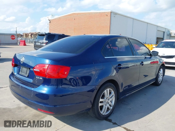 2013 Volkswagen Jetta SE with VIN 3VWDP7AJ5DM293584, listed as a IAAI auction lot 42112747 with 139,251 mi miles and . Bid and sale history available at DreamBid. Image 4.