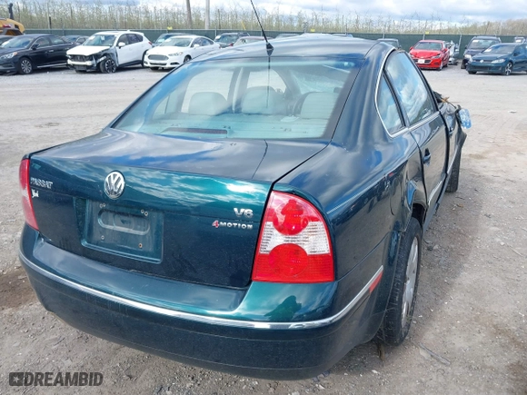 2001 Volkswagen Passat GLX with VIN WVWTH63B51E124484, listed as a IAAI auction lot 42043719 with 42,585 mi miles. Bid and sale history available at carsss.com. Image 4.