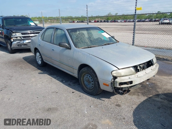 1995 Nissan Altima XE with VIN 1N4BU31D5SC101493, listed as a IAAI auction lot 41913245 with 224,199 mi miles. Bid and sale history available at carsss.com. Image 1.