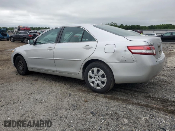 2010 Toyota Camry z VIN 4T1BF3EK1AU019732, wystawiony jako Copart lot #58469755 z przebiegiem 214 898 mil mil oraz Czysty tytuł • Clean title. Historia ofert i sprzedaży dostępna na DreamBid. Obrazek 2.