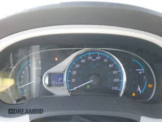 2011 Toyota Sienna XLE AAS with VIN 5TDYK3DCXBS172586, listed as a IAAI auction lot 41835992 with 203,599 mi miles. Bid and sale history available at carsss.com. Image 7.