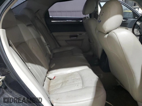 2006 Chrysler 300 C z VIN 2C3KA63H36H290155, wystawiony jako Copart lot #55321415 z przebiegiem Nie podano mil oraz Czysty tytuł • Clean title. Historia ofert i sprzedaży dostępna na DreamBid. Obrazek 10.