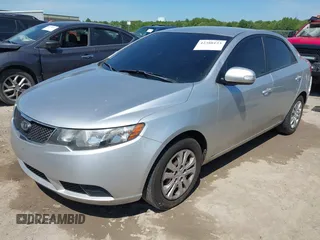 2010 Kia Forte EX z VIN KNAFU4A2XA5838916, wystawiony jako IAAI lot #42380123 z przebiegiem 153 033 mil mil oraz . Historia ofert i sprzedaży dostępna na DreamBid. Obrazek 17.