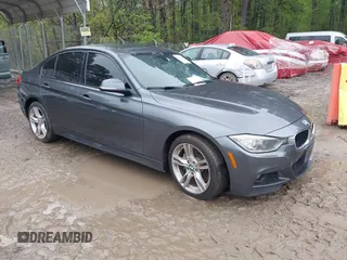 2015 BMW 3 Series 328i xDrive z VIN WBA3B3C53FF545614, wystawiony jako IAAI lot #42020617 z przebiegiem 133 107 mil mil oraz . Historia ofert i sprzedaży dostępna na DreamBid. Obrazek 1.