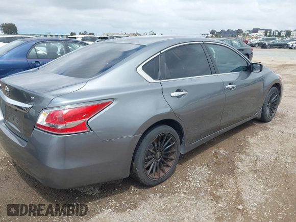 2015 Nissan Altima 2.5 SV with VIN 1N4AL3AP1FC476683, listed as a IAAI auction lot 42147221 with 212,559 mi miles. Bid and sale history available at carsss.com. Image 4.
