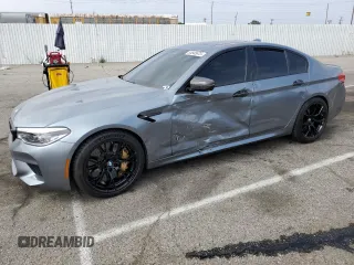 2018 BMW M5 z VIN WBSJF0C50JB282083, wystawiony jako Copart lot #55845673 z przebiegiem 39 691 mil mil oraz . Historia ofert i sprzedaży dostępna na DreamBid. Obrazek 1.