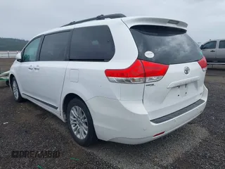 2012 Toyota Sienna XLE AAS z VIN 5TDYK3DC3CS215411, wystawiony jako IAAI lot #42333328 z przebiegiem 123 677 mil mil oraz . Historia ofert i sprzedaży dostępna na DreamBid. Obrazek 3.