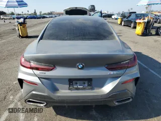 2023 BMW 8 Series M850i z VIN WBAGV8C0XPCK42813, wystawiony jako Copart lot #41823805 z przebiegiem Nie podano mil oraz Szkoda całkowita • Salvage title. Historia ofert i sprzedaży dostępna na DreamBid. Obrazek 6.