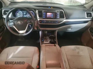 2015 Toyota Highlander LE z VIN 5TDBKRFHXFS217825, wystawiony jako Copart lot #57860765 z przebiegiem 221 930 mil mil oraz Szkoda całkowita • Salvage title. Historia ofert i sprzedaży dostępna na DreamBid. Obrazek 8.