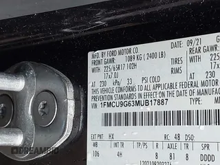 2021 Ford Escape SE z VIN 1FMCU9G63MUB17887, wystawiony jako IAAI lot #42005945 z przebiegiem 63 610 mil mil oraz . Historia ofert i sprzedaży dostępna na DreamBid. Obrazek 9.