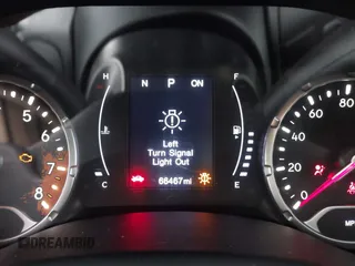 2018 Jeep Renegade Latitude z VIN ZACCJBBBXJPH73509, wystawiony jako IAAI lot #41953610 z przebiegiem 66 467 mil mil oraz . Historia ofert i sprzedaży dostępna na DreamBid. Obrazek 16.