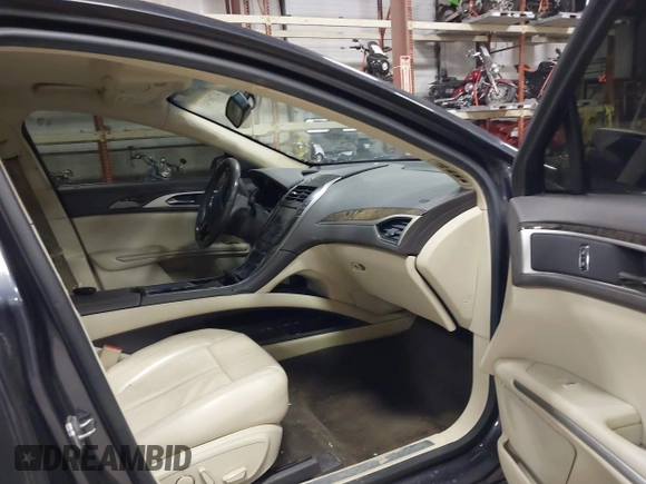 2013 Lincoln MKZ Hybrid с VIN 3LN6L2LU4DR807585, выставлен на аукционе IAAI как лот 41706584 с пробегом 233 445 миль миль и . История ставок и продаж доступна на DreamBid. Изображение 5.