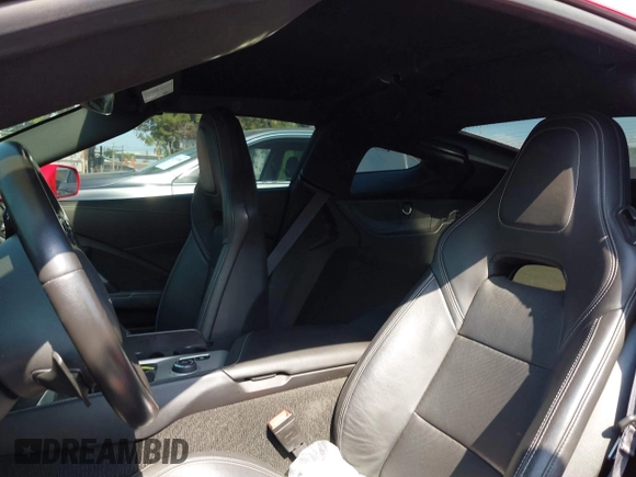 2015 Chevrolet Corvette 1LT z VIN 1G1YA2D77F5122992, wystawiony jako IAAI lot #42386670 z przebiegiem 59 722 mil mil oraz . Historia ofert i sprzedaży dostępna na DreamBid. Obrazek 20.