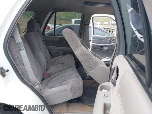 1999 GMC Jimmy SLE with VIN 1GKDT13WXX2521082, listed as a IAAI auction lot 42079903 with 160,055 mi miles. Bid and sale history available at carsss.com. Image 8.