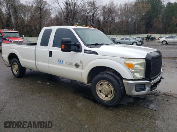 2013 Ford F-250 XLT with VIN 1FT7X2ATXDEA89535, listed as a Copart auction lot 45032825 with 304,653 mi miles and Clean title. Bid and sale history available at DreamBid. Image 4.