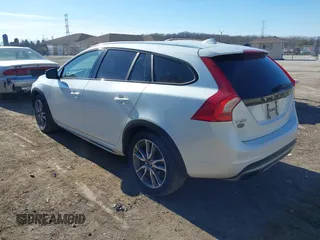 2016 Volvo V60 Cross Country T5 with VIN YV4612HK1G1003466, listed as a IAAI auction lot 41555787 with 139,700 mi miles. Bid and sale history available at carsss.com. Image 3.