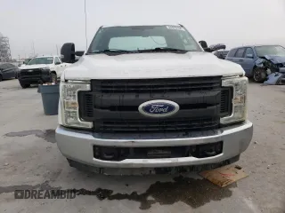 2017 Ford F-250 XLT with VIN 1FT7X2A61HEC90630, listed as a Copart auction lot 44420155 with 121,755 mi miles and Clean title. Bid and sale history available at DreamBid. Image 5.