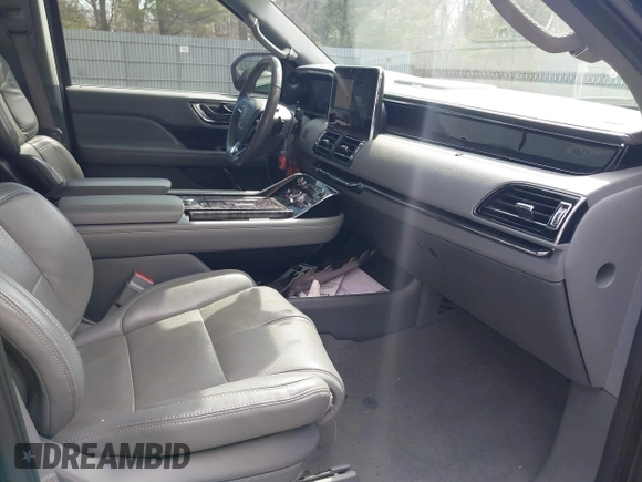 2020 Lincoln Navigator Reserve z VIN 5LMJJ3LT7LEL04385, wystawiony jako IAAI lot #41821516 z przebiegiem 126 087 mil mil oraz . Historia ofert i sprzedaży dostępna na DreamBid. Obrazek 5.