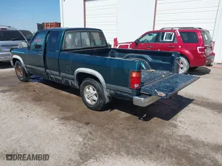 1995 Dodge Dakota with VIN 1B7GL23X3SS144109, listed as a IAAI auction lot 41767996 with 204,670 mi miles. Bid and sale history available at carsss.com. Image 3.