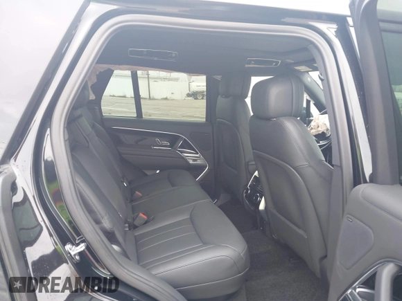 2025 Land Rover Range Rover SE z VIN SALKP9FU1SA280360, wystawiony jako IAAI lot #42067166 z przebiegiem 2 712 mil mil oraz . Historia ofert i sprzedaży dostępna na DreamBid. Obrazek 8.