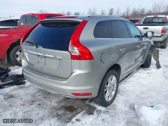 2016 Volvo XC60 T5 Drive-E Premier with VIN YV440MDK5G2796227, listed as a IAAI auction lot 41630864 with 82,251 mi miles. Bid and sale history available at carsss.com. Image 4.