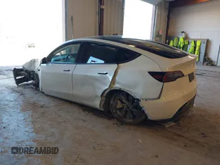 2024 Tesla Model Y Long Range z VIN 7SAYGDEE7RA294649, wystawiony jako IAAI lot #42022150 z przebiegiem 9 110 mil mil oraz . Historia ofert i sprzedaży dostępna na DreamBid. Obrazek 3.