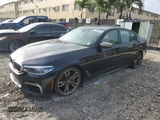 2020 BMW 5 Series M550i xDrive z VIN WBAJS7C04LBN96223, wystawiony jako Copart lot #60668995 z przebiegiem Nie podano mil oraz Szkoda całkowita • Salvage title. Historia ofert i sprzedaży dostępna na DreamBid. Obrazek 1.