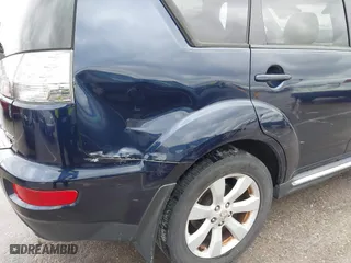 2010 Mitsubishi Outlander XLS with VIN JA4JT4AXXAZ014218, listed as a IAAI auction lot 41443983 with 177,494 mi miles. Bid and sale history available at carsss.com. Image 6.