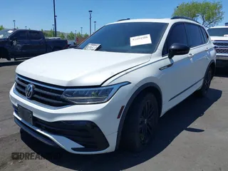 2022 Volkswagen Tiguan SE R-Line Black with VIN 3VVCB7AX3NM073218, listed as a IAAI auction lot 42254388 with 31,998 mi miles and . Bid and sale history available at DreamBid. Image 21.