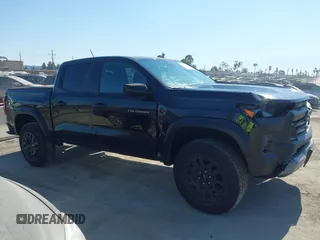 2024 Chevrolet Colorado 4WD Trail Boss z VIN 1GCPTEEK5R1144549, wystawiony jako IAAI lot #42754175 z przebiegiem Nie podano mil oraz . Historia ofert i sprzedaży dostępna na DreamBid. Obrazek 13.