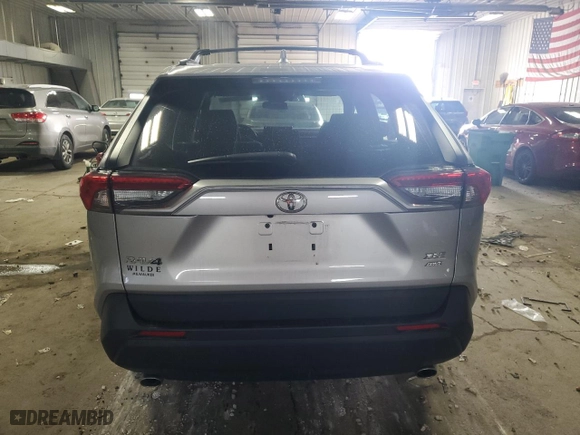 2021 Toyota RAV4 XLE with VIN 2T3P1RFV0MC208028, listed as a Copart auction lot 46228765 with 47,203 mi miles and Salvage Title. Bid and sale history available at carsss.com. Image 6.