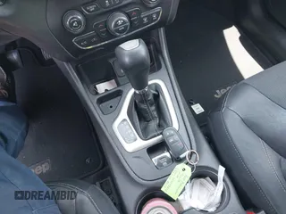 2018 Jeep Cherokee Latitude Plus с VIN 1C4PJLLX0JD523874, выставлен на аукционе IAAI как лот 42374894 с пробегом 77 086 миль миль и . История ставок и продаж доступна на DreamBid. Изображение 11.