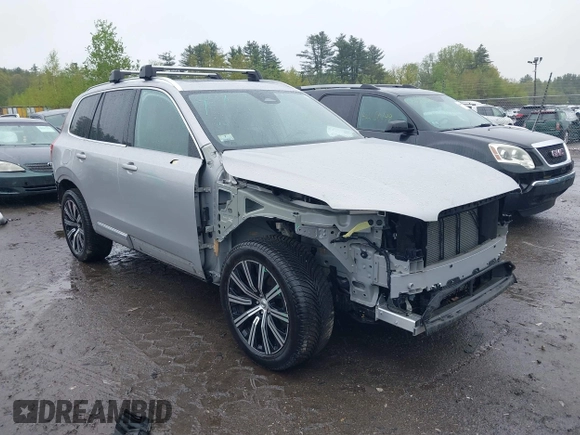 2023 Volvo XC90 Plus z VIN YV4062PN7P1954726, wystawiony jako IAAI lot #42049981 z przebiegiem 31 606 mil mil oraz . Historia ofert i sprzedaży dostępna na DreamBid. Obrazek 1.