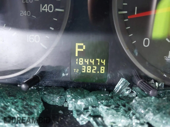 2007 Volvo S40 2.4L with VIN YV1MS382572301147, listed as a IAAI auction lot 42042856 with 184,474 mi miles. Bid and sale history available at carsss.com. Image 7.