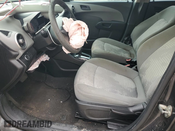 2016 Chevrolet Sonic LS z VIN 1G1JA5SH5G4106781, wystawiony jako Copart lot #49690075 z przebiegiem 132 673 mil mil oraz Szkoda całkowita • Salvage title. Historia ofert i sprzedaży dostępna na DreamBid. Obrazek 7.