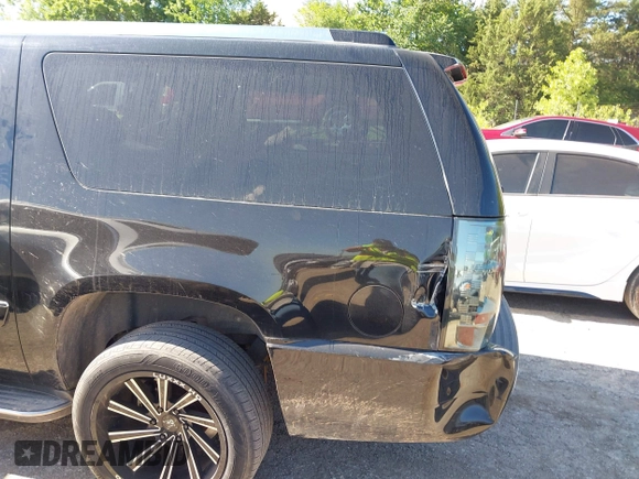 2008 GMC Yukon XL z VIN 1GKFK66838J228301, wystawiony jako IAAI lot #42226806 z przebiegiem 242 968 mil mil oraz . Historia ofert i sprzedaży dostępna na DreamBid. Obrazek 6.