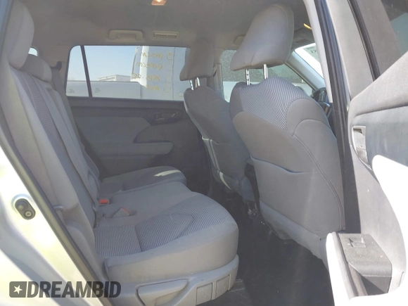 2021 Toyota Highlander L with VIN 5TDZZRAH9MS533683, listed as a IAAI auction lot 41788553 with 31,564 mi miles and . Bid and sale history available at DreamBid. Image 8.