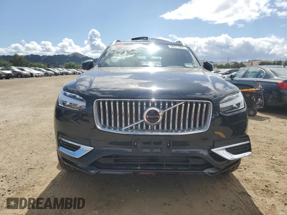 2023 Volvo XC90 Plus Bright Theme z VIN YV4H60CN0P1959375, wystawiony jako Copart lot #56911955 z przebiegiem 18 874 mil mil oraz Szkoda całkowita • Salvage title. Historia ofert i sprzedaży dostępna na DreamBid. Obrazek 5.