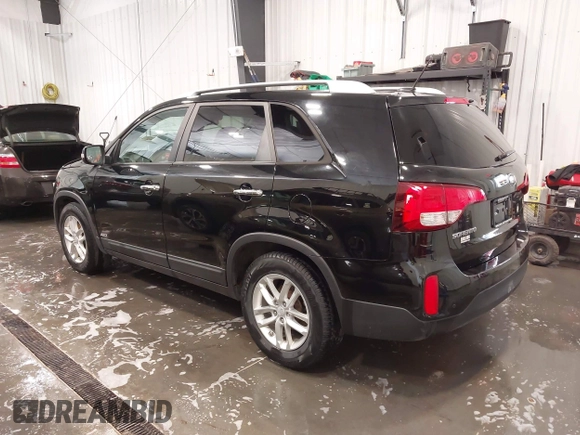 2015 Kia Sorento LX with VIN 5XYKTCA68FG616469, listed as a IAAI auction lot 41980440 with 122,350 mi miles. Bid and sale history available at carsss.com. Image 3.