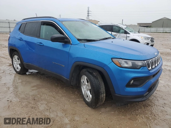 2022 Jeep Compass Latitude with VIN 3C4NJCBB7NT119404, listed as a Copart auction lot 64697404 with 48,743 mi miles and Salvage Title. Bid and sale history available at DreamBid. Image 4.