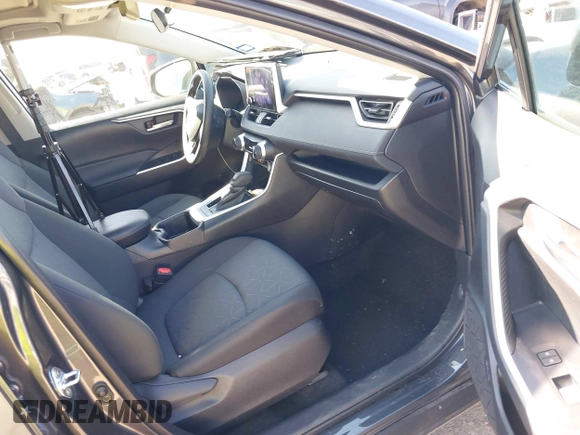2023 Toyota RAV4 XLE with VIN 2T3W1RFV4PW299898, listed as a IAAI auction lot 41640181 with 31,455 mi miles. Bid and sale history available at carsss.com. Image 5.